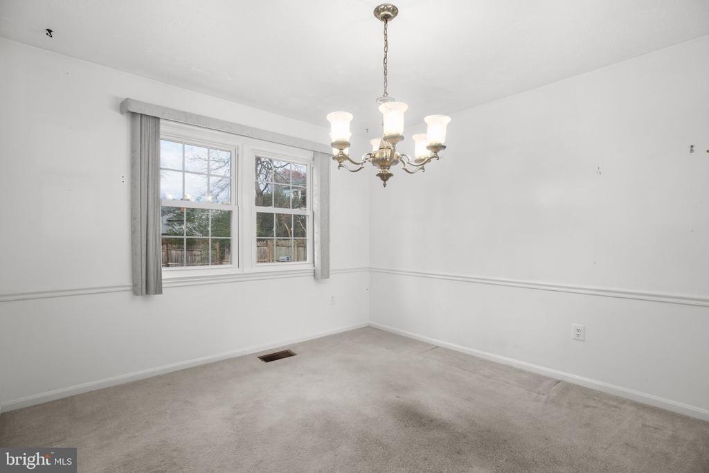 Springfield, Virginia, 22153, United States, 4 Bedrooms Bedrooms, ,4 BathroomsBathrooms,Residential,For Sale,1992836