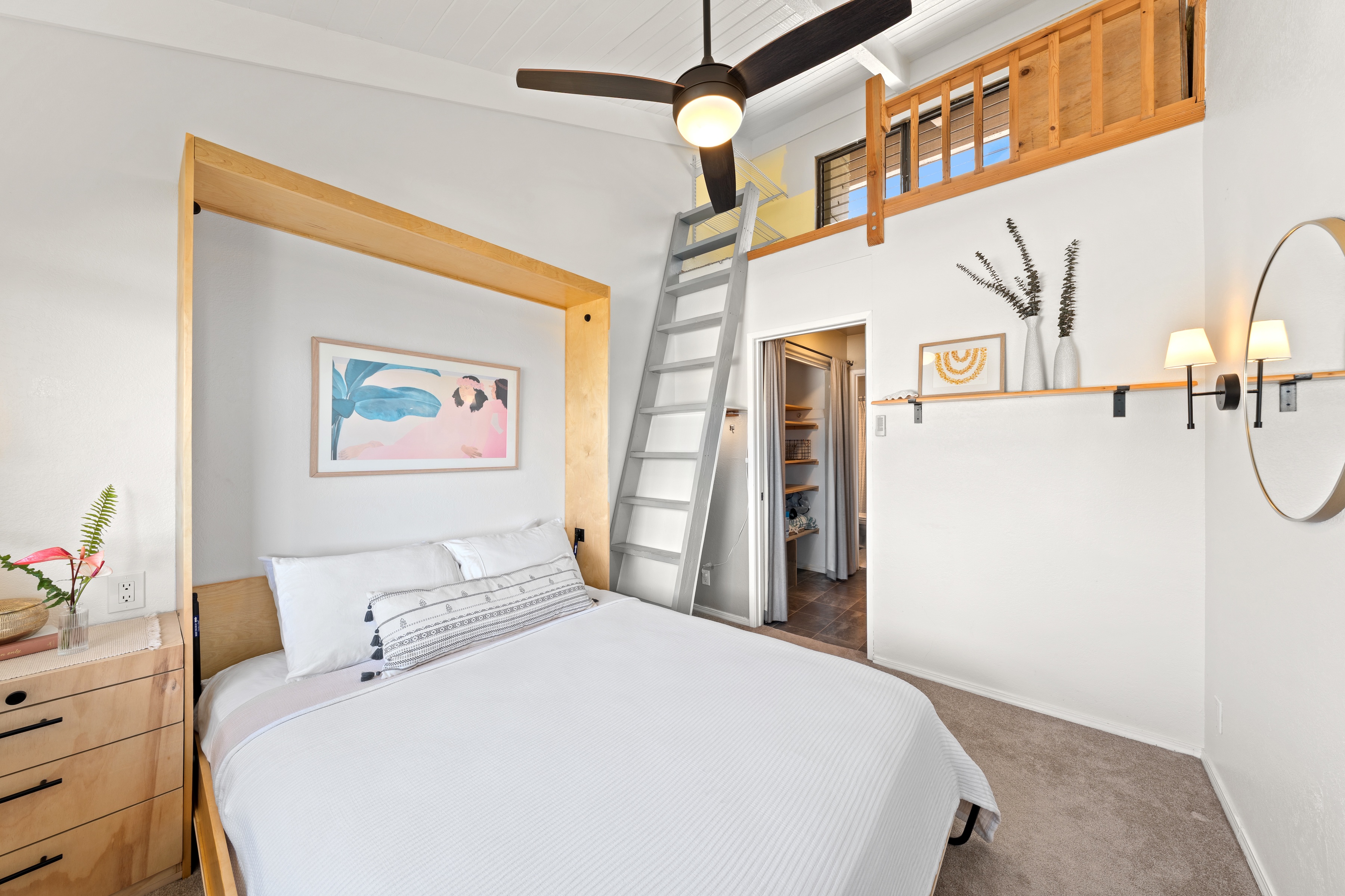  Centrally Located Living with Vaulted Ceilings and Views - 物件實景