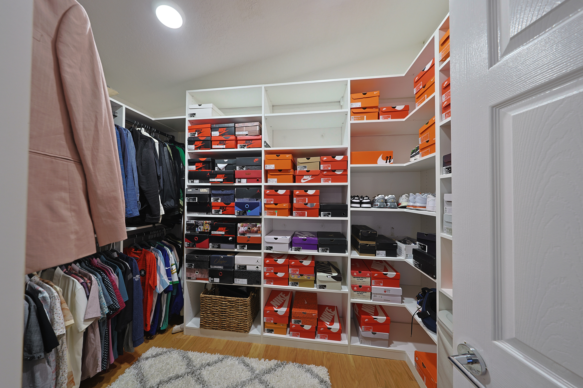 Tampa, Florida, 33629, United States, 3 Bedrooms Bedrooms, ,3 BathroomsBathrooms,Residential,For Sale,1980841