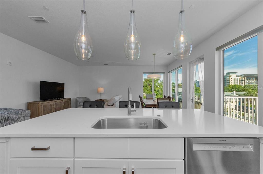 St Petersburg, Florida, 33701, United States, 3 Bedrooms Bedrooms, ,3 BathroomsBathrooms,Residential,For Sale,1885296