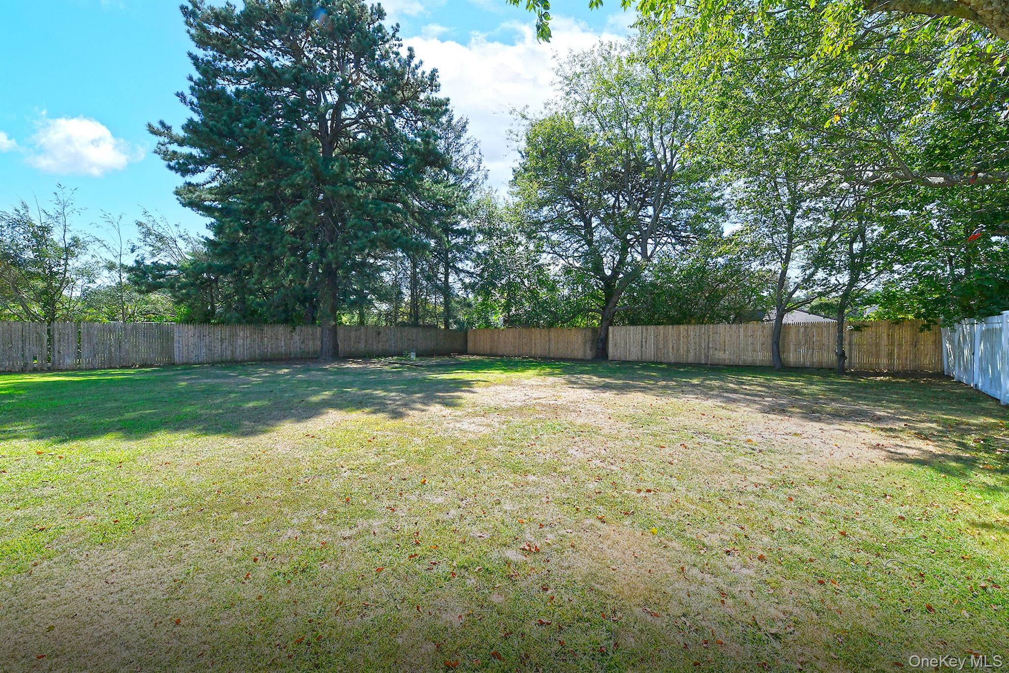 Medford, New York, 11763, United States, 5 Bedrooms Bedrooms, ,2 BathroomsBathrooms,Residential,For Sale,1947086