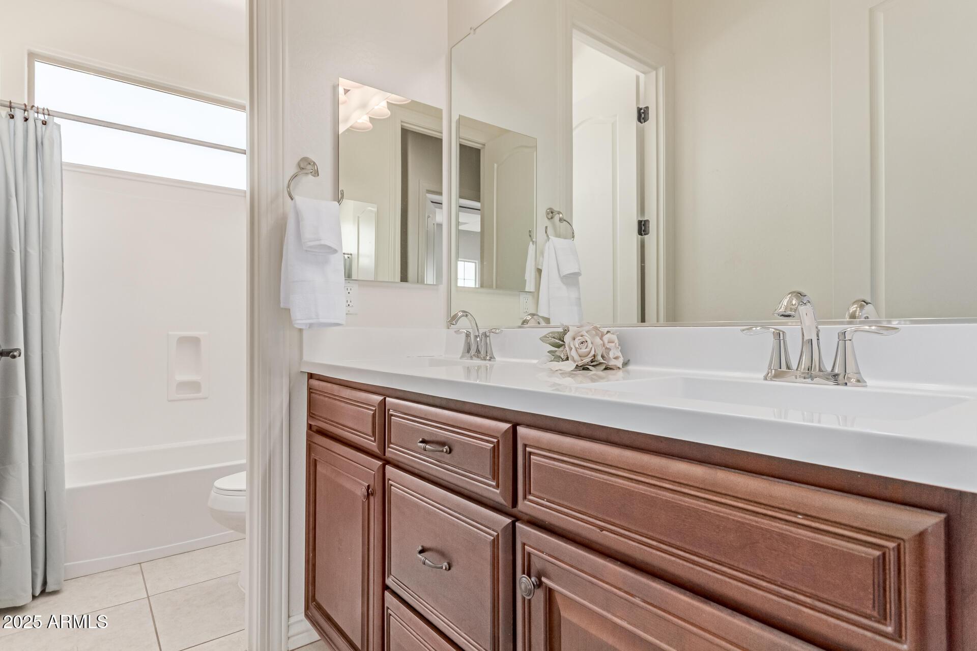 Phoenix, Arizona, 85050, United States, 5 Bedrooms Bedrooms, ,4 BathroomsBathrooms,Residential,For Sale,1980478