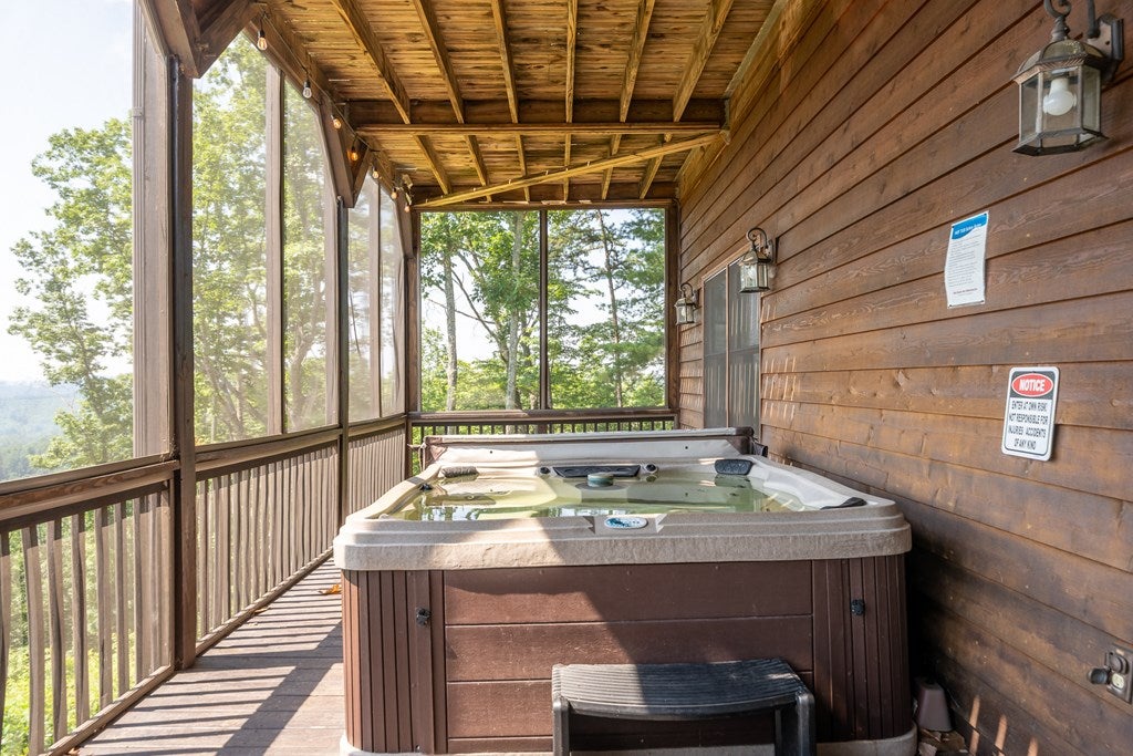 Murphy, North Carolina, 28096, United States, 4 Bedrooms Bedrooms, ,4 BathroomsBathrooms,Residential,For Sale,1871298