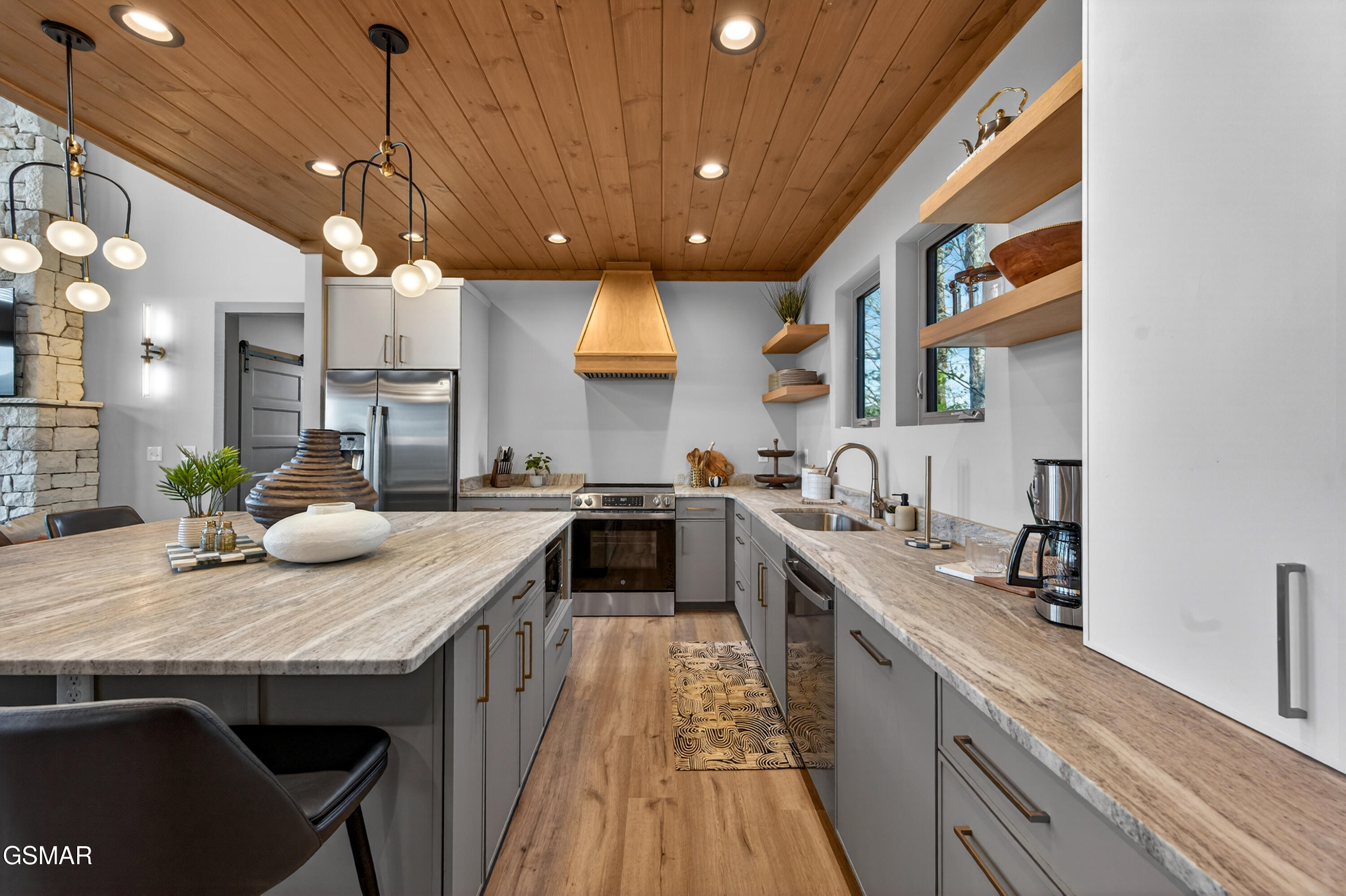 Sevierville, Tennessee, 37862, United States, 5 Bedrooms Bedrooms, ,7 BathroomsBathrooms,Residential,For Sale,2008149