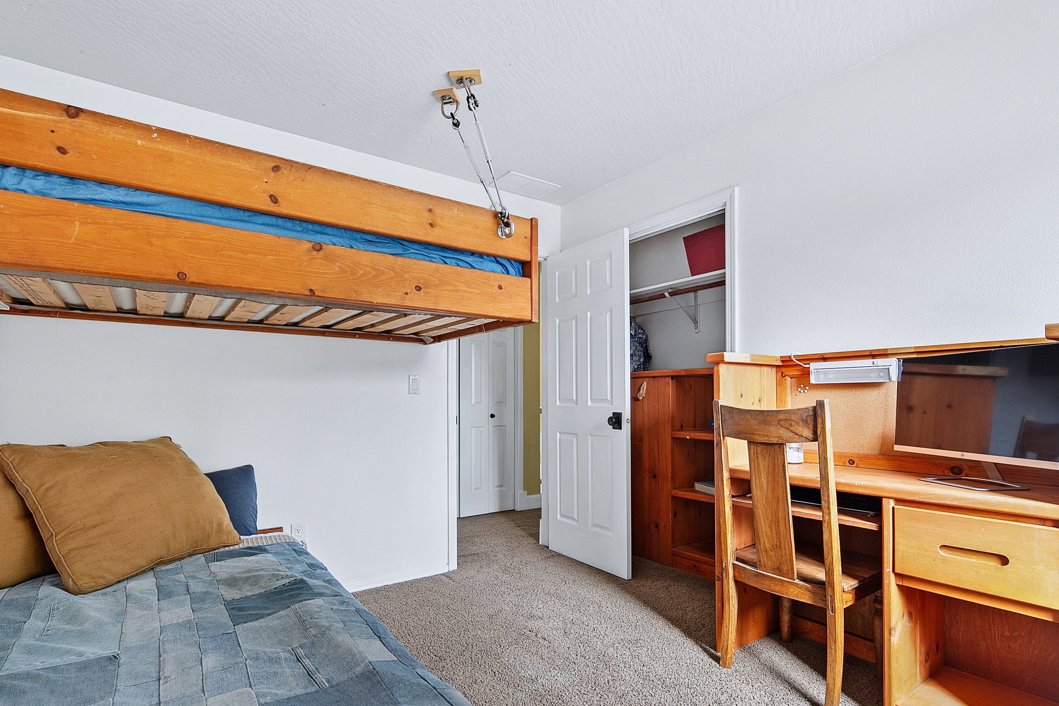  Spacious Updated Home Backs To Park With Scenic Foothills Views - 物件實景