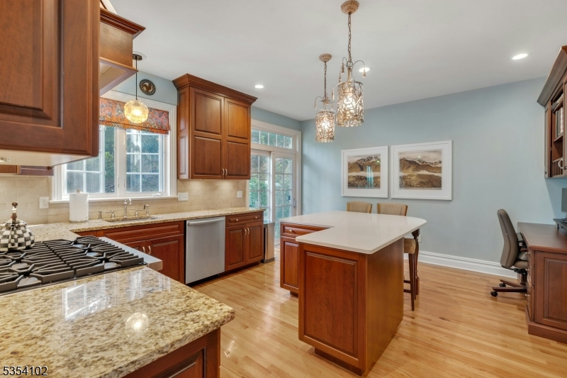 Morristown Town, New Jersey, 07960, United States, 2 Bedrooms Bedrooms, ,3 BathroomsBathrooms,Residential,For Sale,1992916