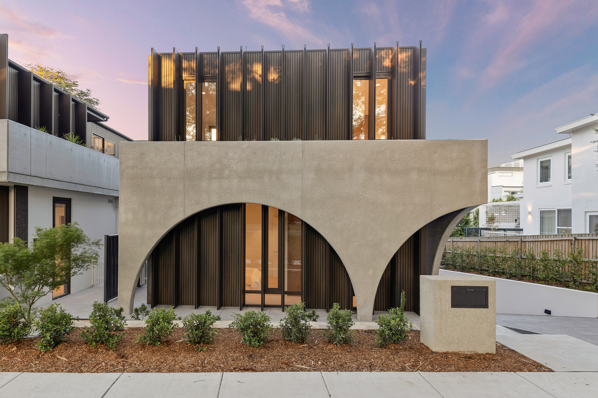  Lifestyle at the forefront in this sleek architectural residence - 物件實景