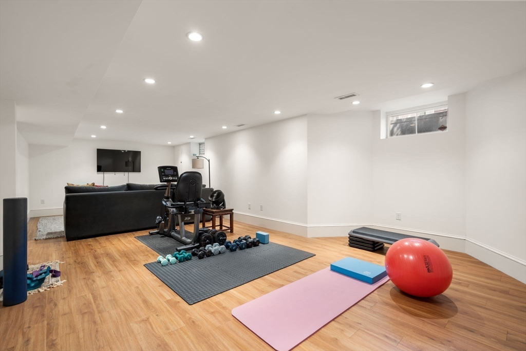Cambridge, Massachusetts, 02140, United States, 4 Bedrooms Bedrooms, ,4 BathroomsBathrooms,Residential,For Sale,1947050