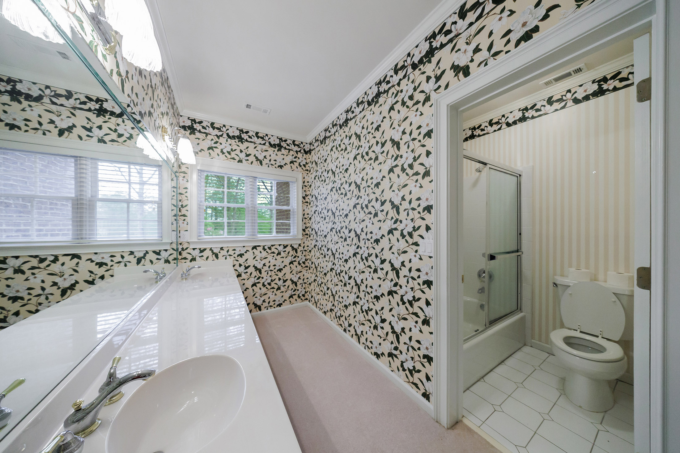  A Rare Opportunity to Own a Developer-Designed Lakefront Estate - 物件實景