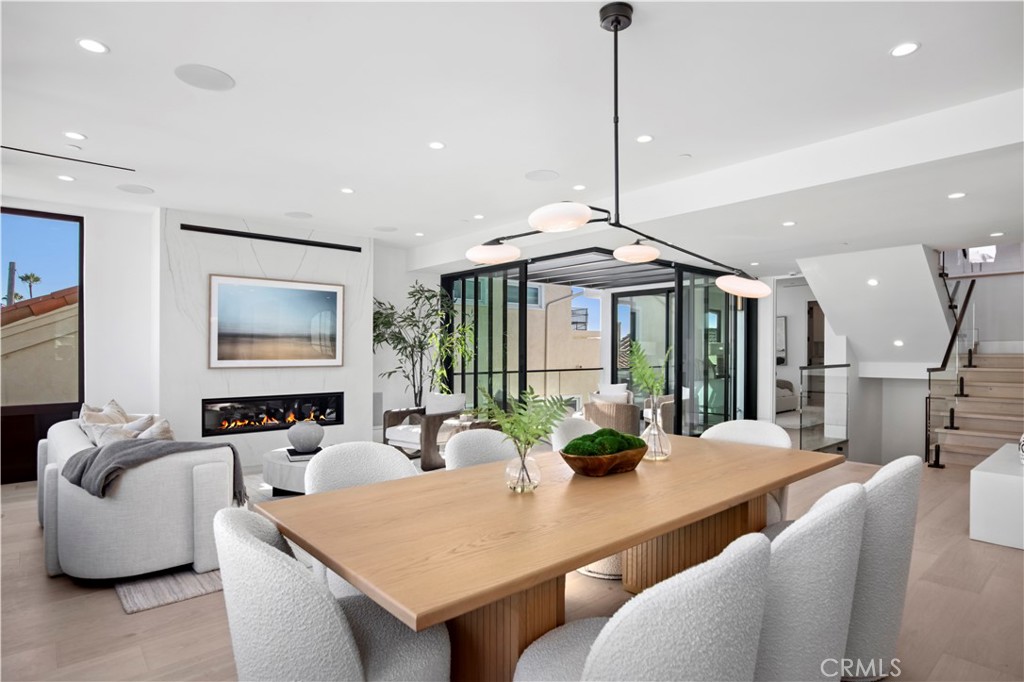 Corona del Mar, California, 92625, United States, 4 Bedrooms Bedrooms, ,5 BathroomsBathrooms,Residential,For Sale,1903577