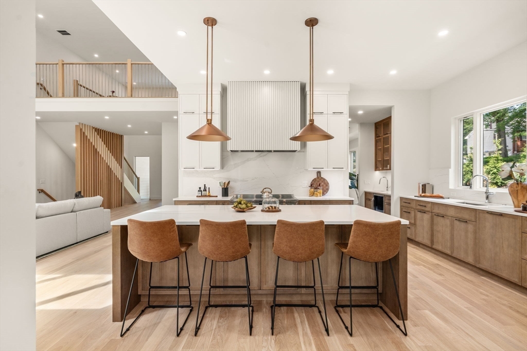 Newton, Massachusetts, 02461, United States, 6 Bedrooms Bedrooms, ,7 BathroomsBathrooms,Residential,For Sale,1882798