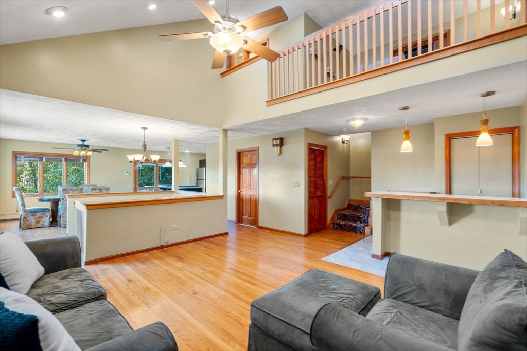 Saugus, Massachusetts, 01906, United States, 5 Bedrooms Bedrooms, ,3 BathroomsBathrooms,Residential,For Sale,1932176