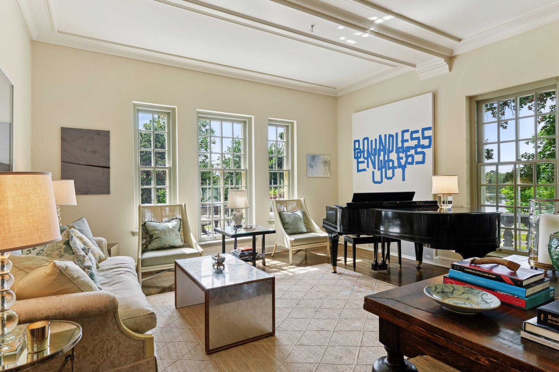 Minneapolis, Minnesota, 55405, United States, 5 Bedrooms Bedrooms, ,4 BathroomsBathrooms,Residential,For Sale,1989086