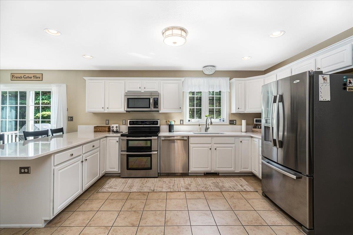 Bedford, New Hampshire, 03110, United States, 4 Bedrooms Bedrooms, ,3 BathroomsBathrooms,Residential,For Sale,1940392