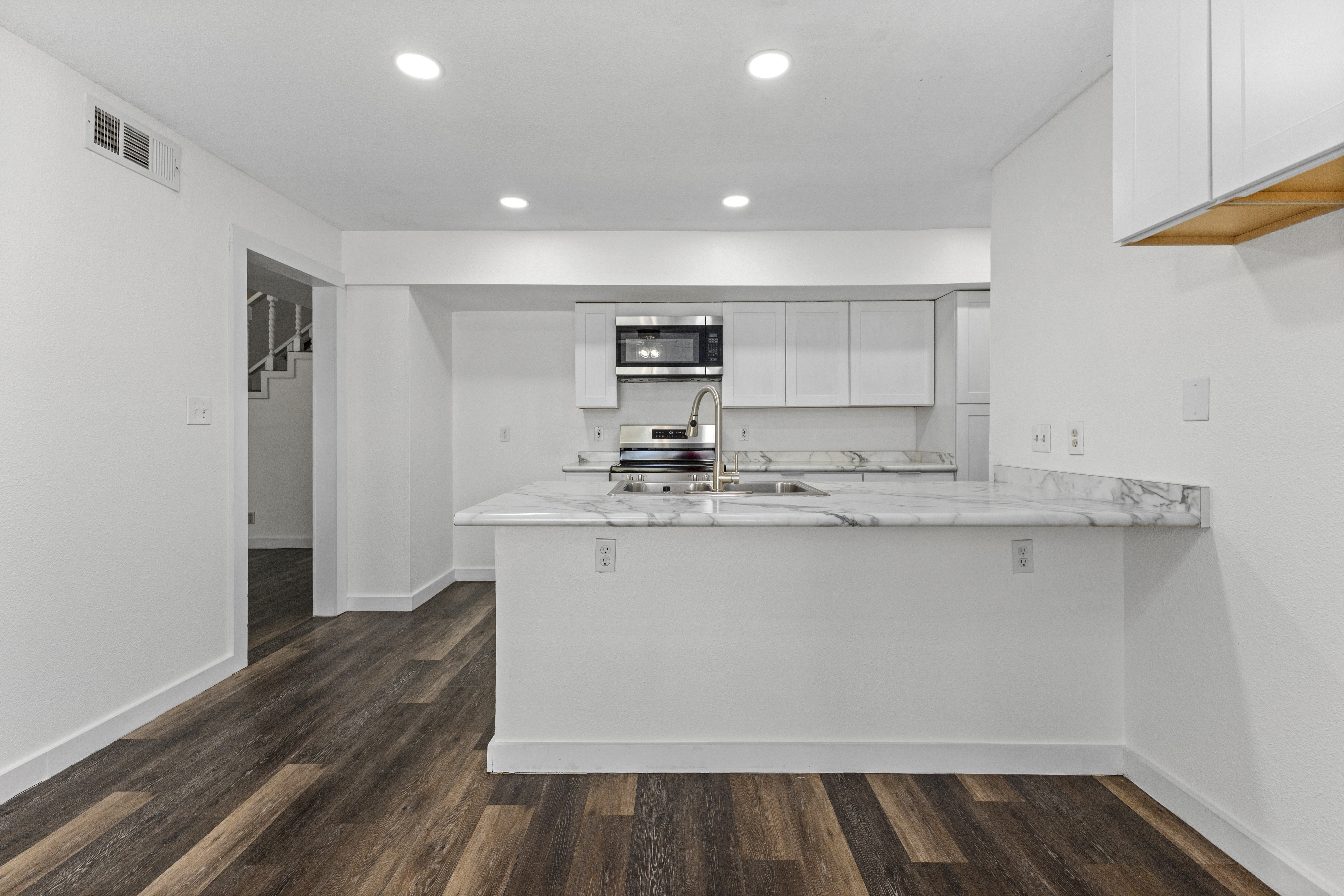  Spacious Blossom Park Living - 物件實景