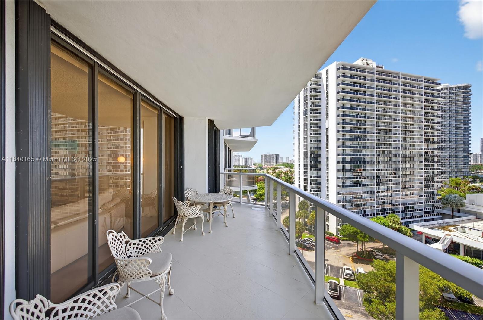 Aventura, Florida, 33180, United States, 2 Bedrooms Bedrooms, ,2 BathroomsBathrooms,Residential,For Sale,1897536