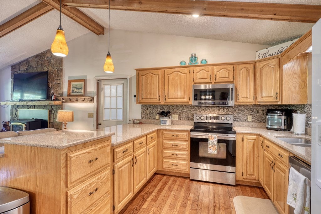 Blairsville, Georgia, 30512, United States, 2 Bedrooms Bedrooms, ,2 BathroomsBathrooms,Residential,For Sale,1932142