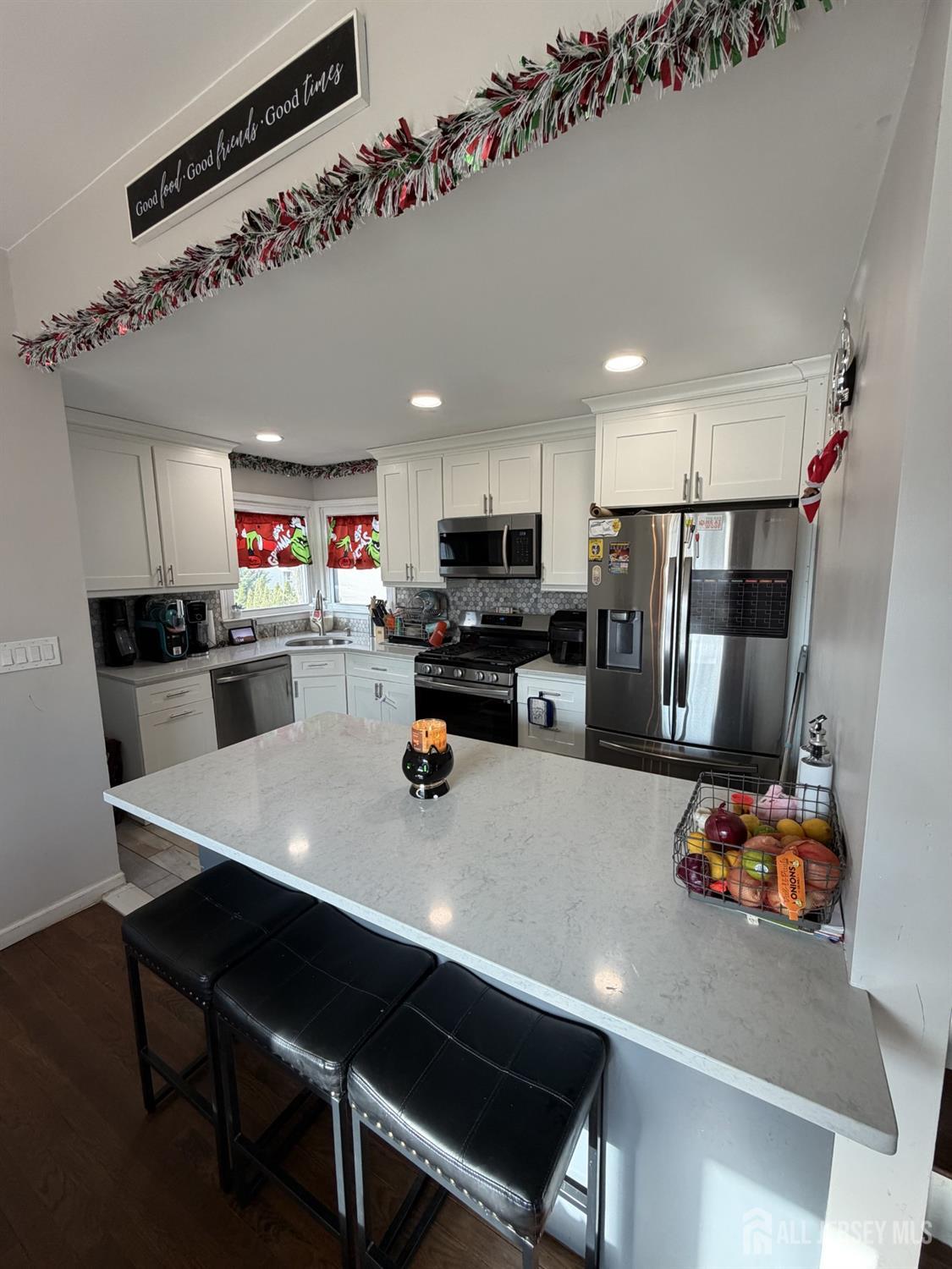 Fords, New Jersey, 08863, United States, 4 Bedrooms Bedrooms, ,2 BathroomsBathrooms,Residential,For Sale,2000605