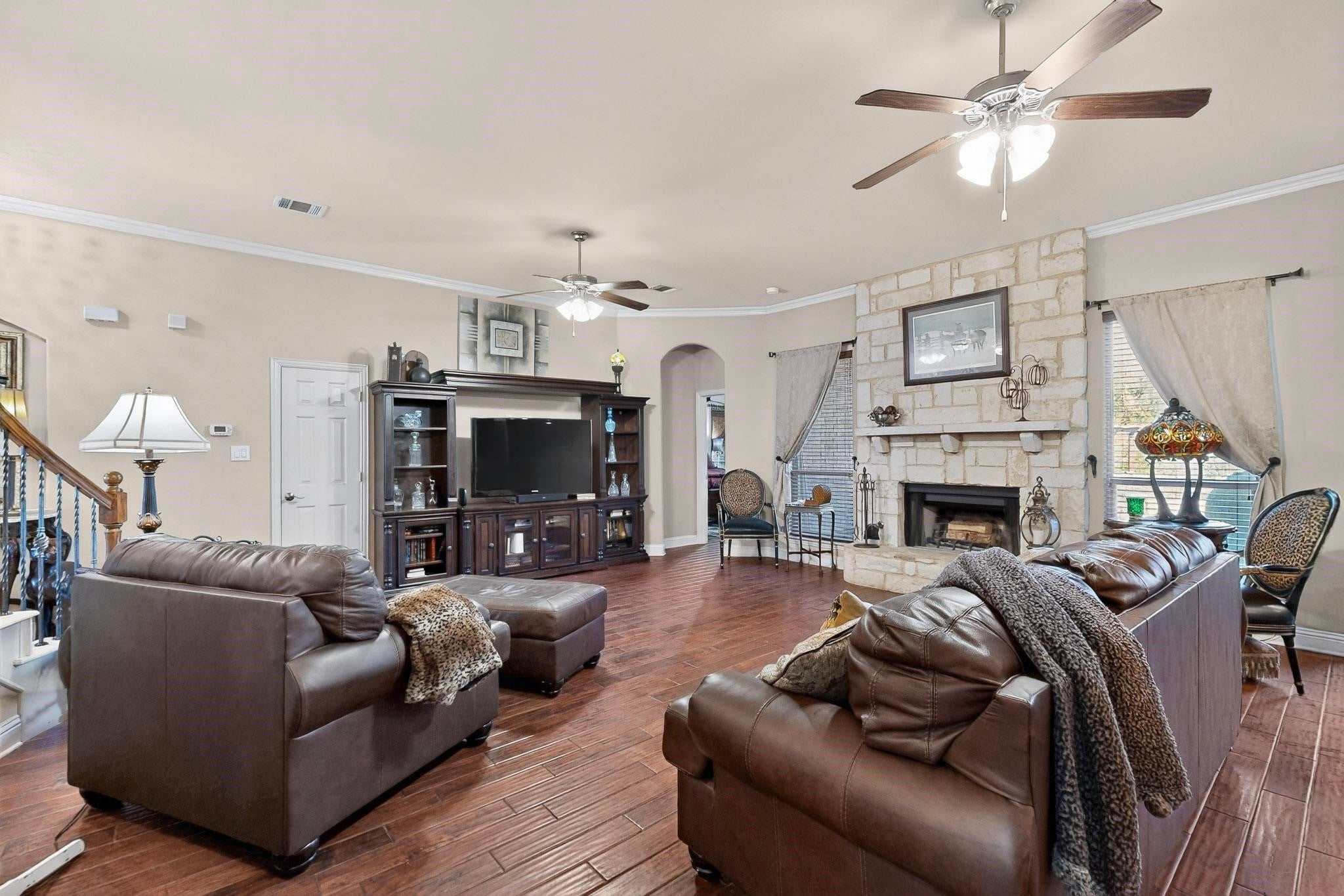 Mansfield, Texas, 76063, United States, 5 Bedrooms Bedrooms, ,3 BathroomsBathrooms,Residential,For Sale,1999232