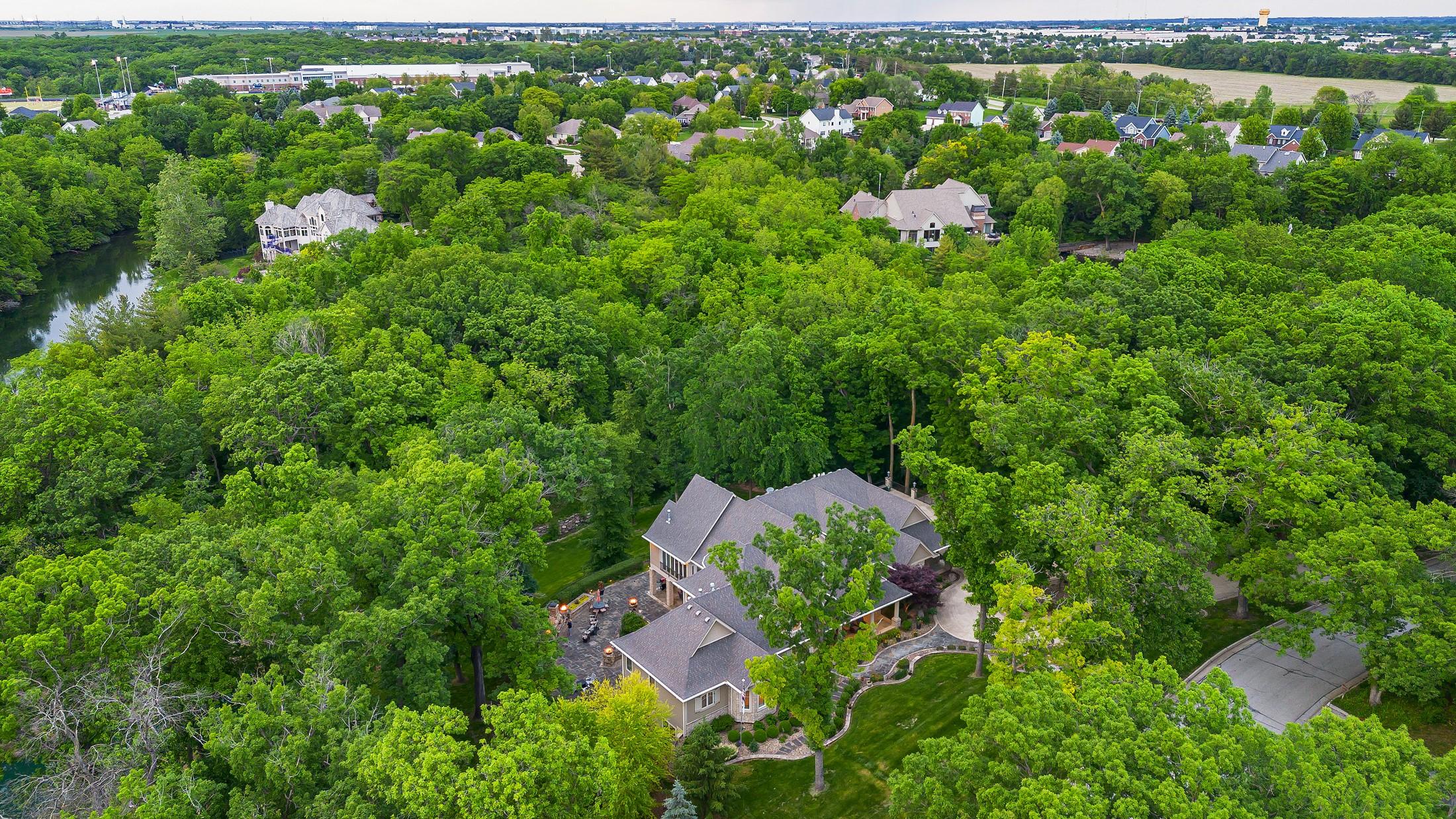 Urbandale, Iowa, 50323, United States, 4 Bedrooms Bedrooms, ,6 BathroomsBathrooms,Residential,For Sale,1980001