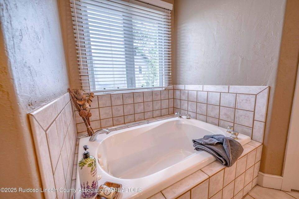 Ruidoso, New Mexico, 88345, United States, 4 Bedrooms Bedrooms, ,3 BathroomsBathrooms,Residential,For Sale,1895343