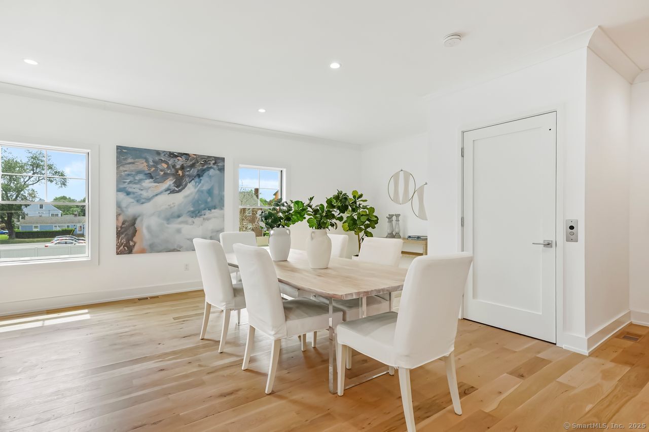 Fairfield, Connecticut, 06824, United States, 4 Bedrooms Bedrooms, ,6 BathroomsBathrooms,Residential,For Sale,1994356