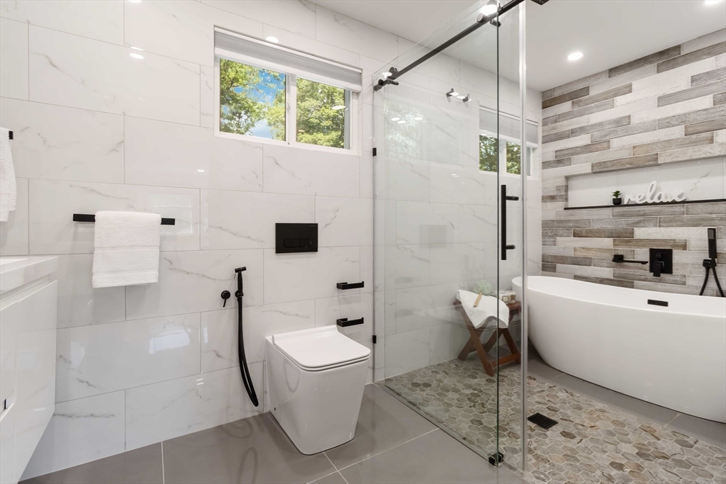 Natick, Massachusetts, 01760, United States, 4 Bedrooms Bedrooms, ,4 BathroomsBathrooms,Residential,For Sale,1950853