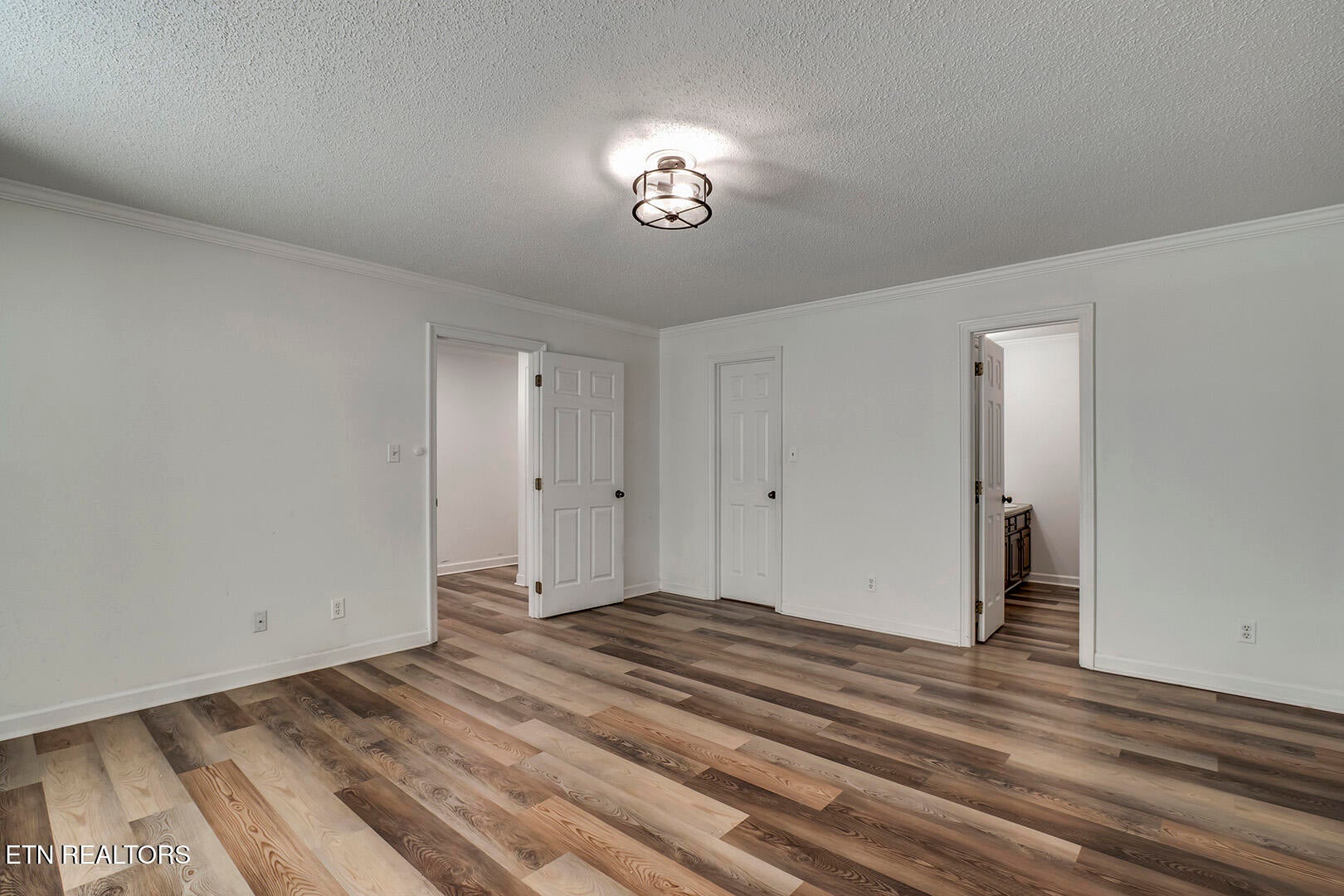 Kingston, Tennessee, 37763, United States, 4 Bedrooms Bedrooms, ,4 BathroomsBathrooms,Residential,For Sale,2011823