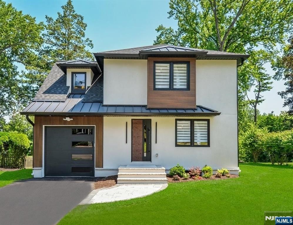 Cresskill, New Jersey, 07626, United States, 3 Bedrooms Bedrooms, ,3 BathroomsBathrooms,Residential,For Sale,1987696