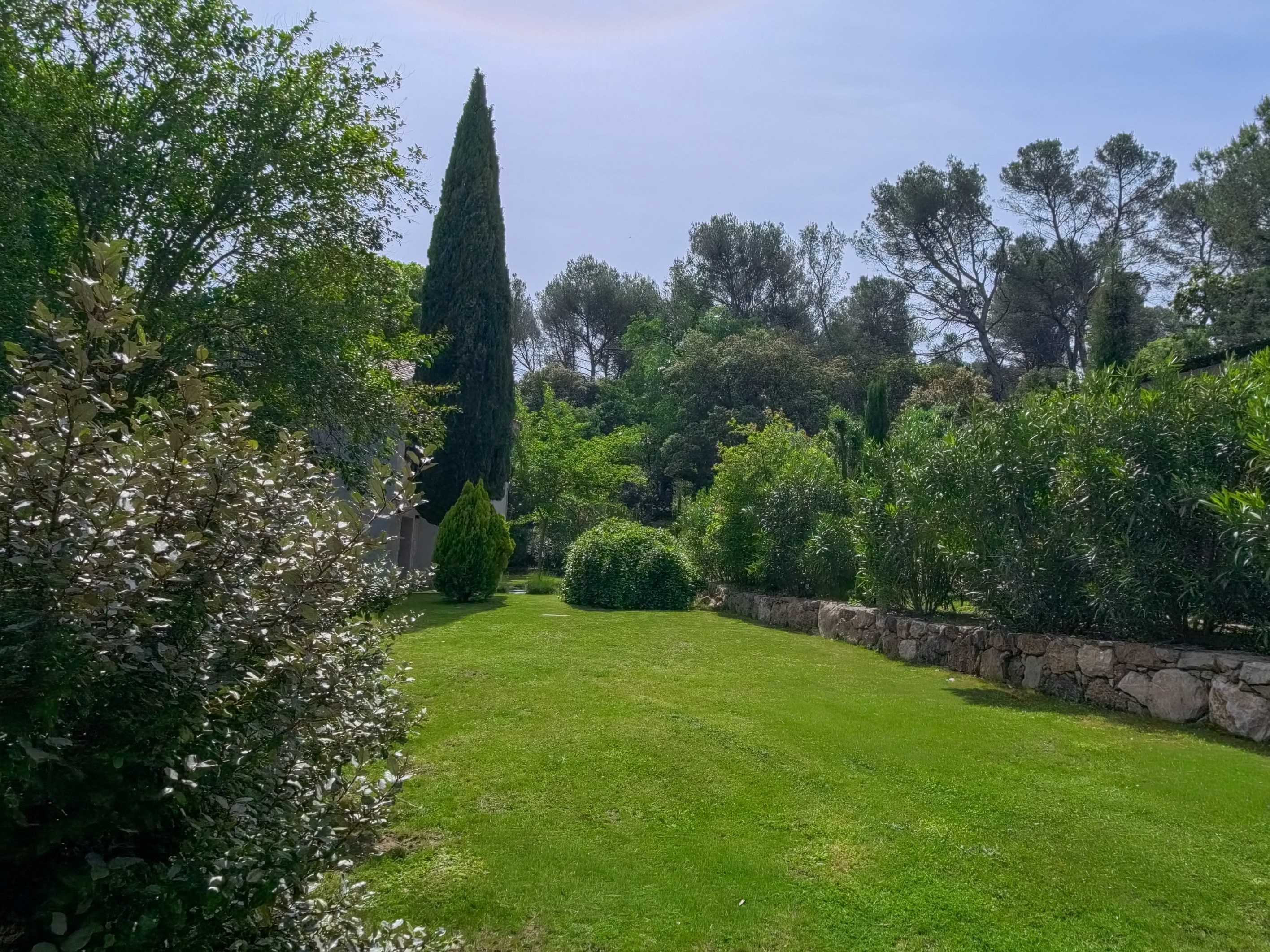  Elegant family estate with 6 suites, guest house, swimming pool, and outbuildin… - 物件實景