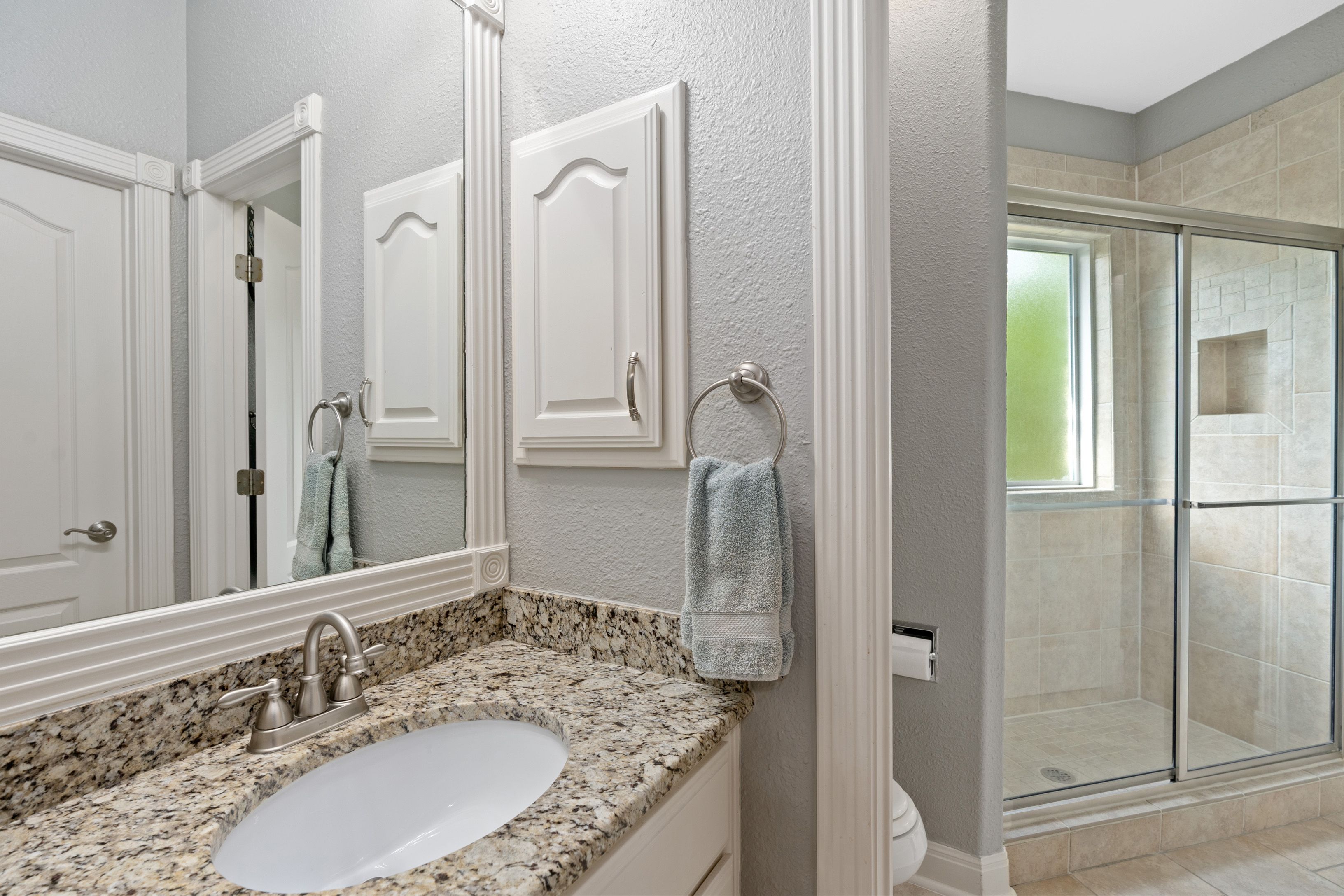  Spacious Estate with Poolside Views - 物件實景