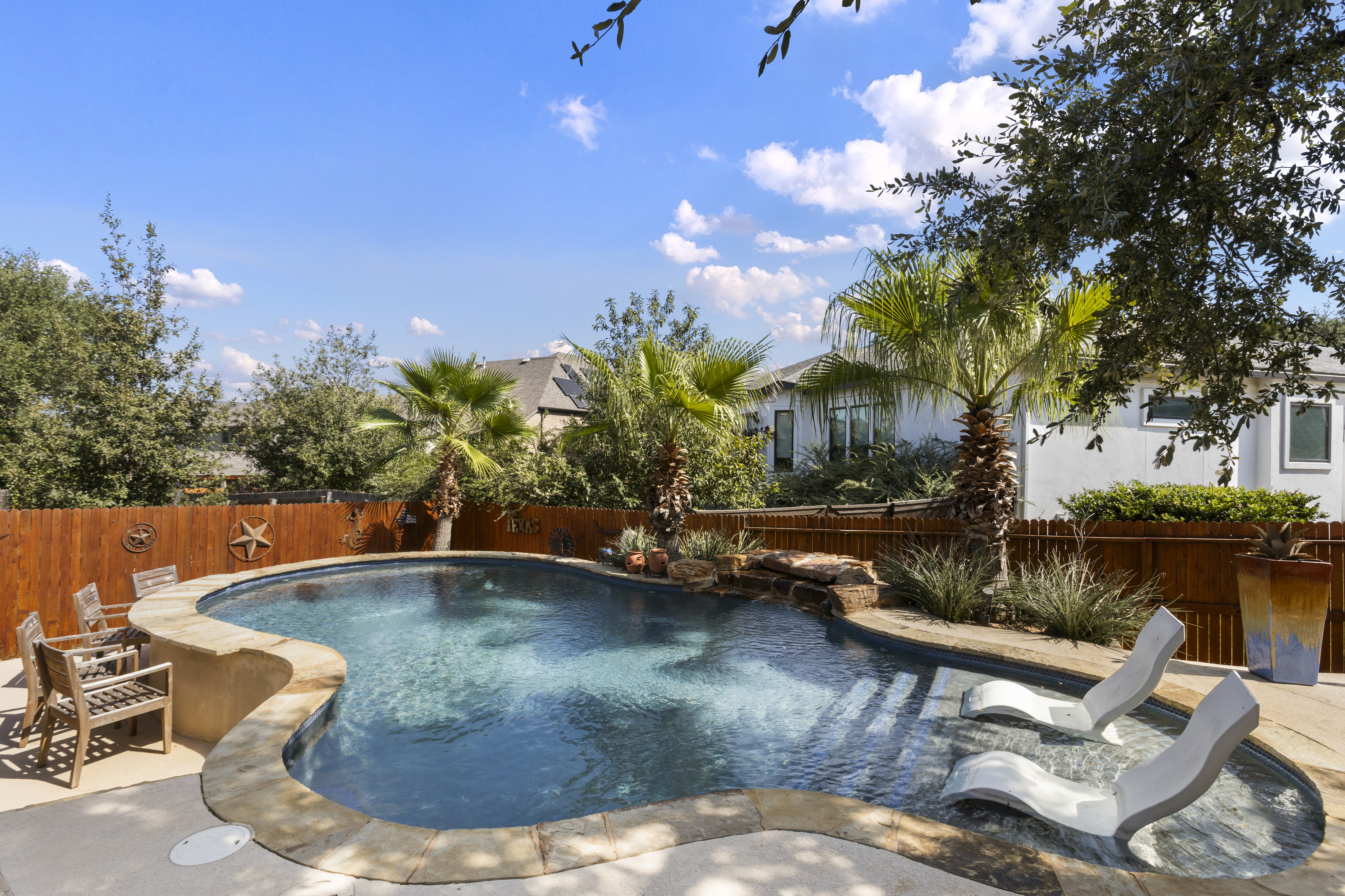  Refined Living, Resort-Style Backyard - 物件實景