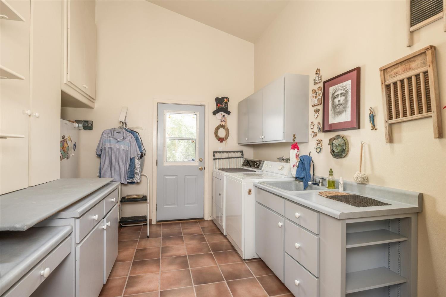 North Fork, California, 93643, United States, 4 Bedrooms Bedrooms, ,3 BathroomsBathrooms,Residential,For Sale,1974924