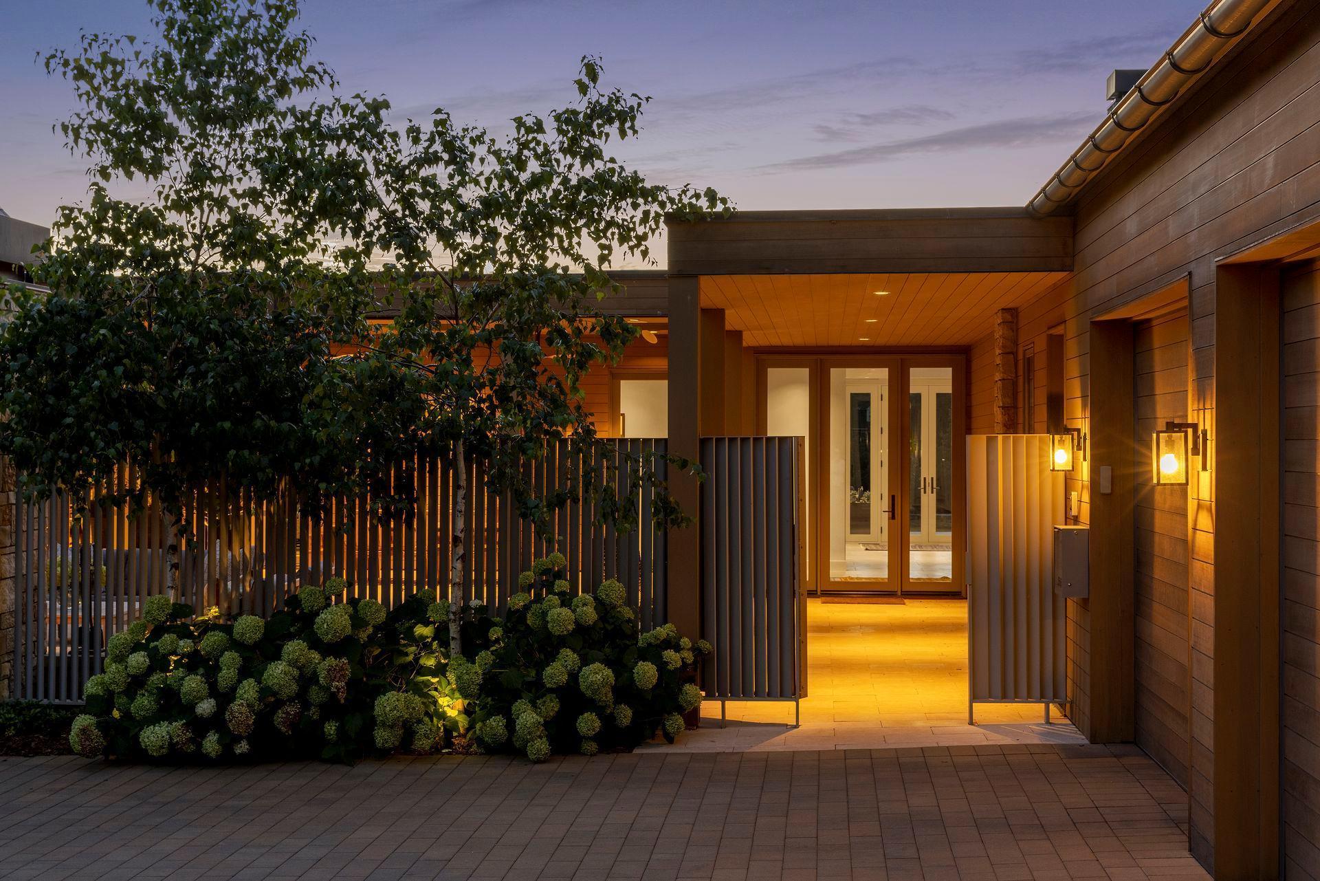 Minneapolis, Minnesota, 55405, United States, 5 Bedrooms Bedrooms, ,1 BathroomBathrooms,Residential,For Sale,1897759