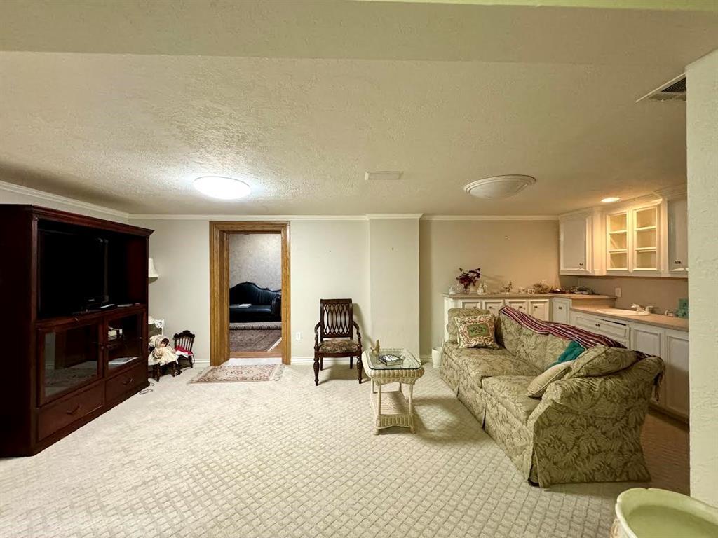 Chickasha, Oklahoma, 73018, United States, 7 Bedrooms Bedrooms, ,7 BathroomsBathrooms,Residential,For Sale,1921777