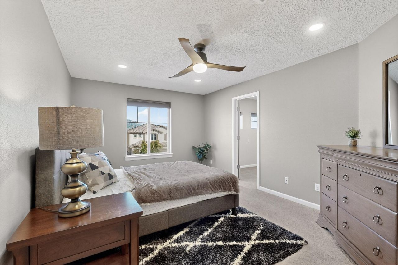 Rio Rancho, New Mexico, 87124, United States, 5 Bedrooms Bedrooms, ,3 BathroomsBathrooms,Residential,For Sale,1991836