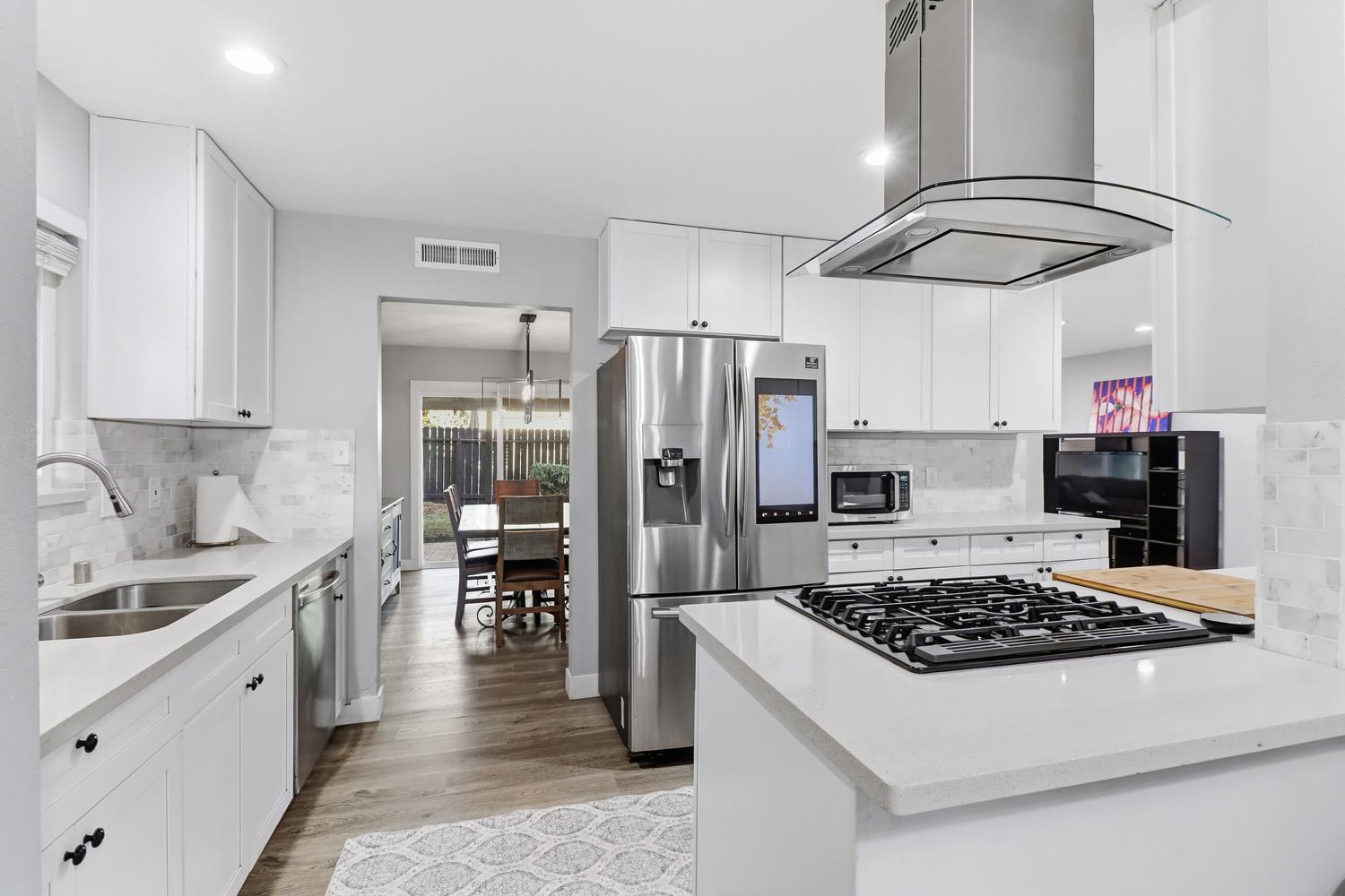 Sacramento, California, 95826, United States, 3 Bedrooms Bedrooms, ,2 BathroomsBathrooms,Residential,For Sale,1991468