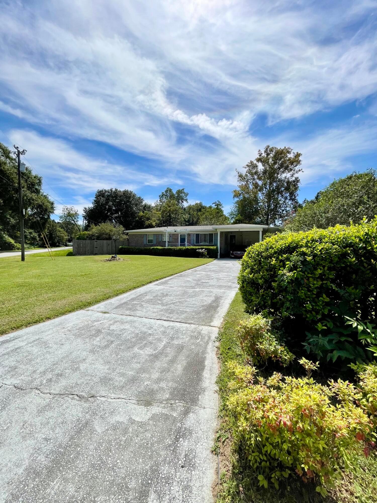 Almax Ct, Pensacola, FL 32506