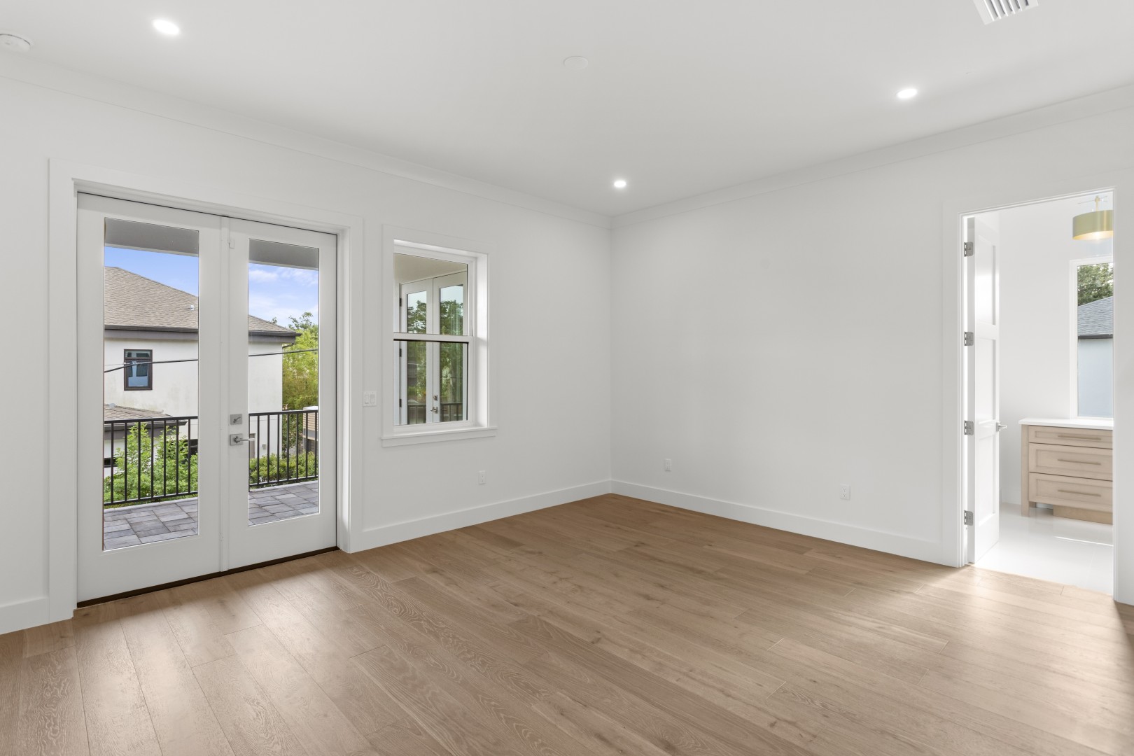 Tampa, Florida, 33611, United States, 6 Bedrooms Bedrooms, ,6 BathroomsBathrooms,Residential,For Sale,1981634