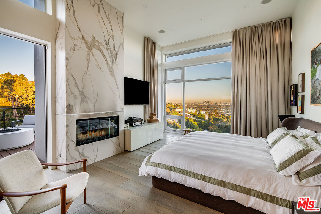 Los Angeles, California, 90069, United States, 4 Bedrooms Bedrooms, ,5 BathroomsBathrooms,Residential,For Sale,1759770
