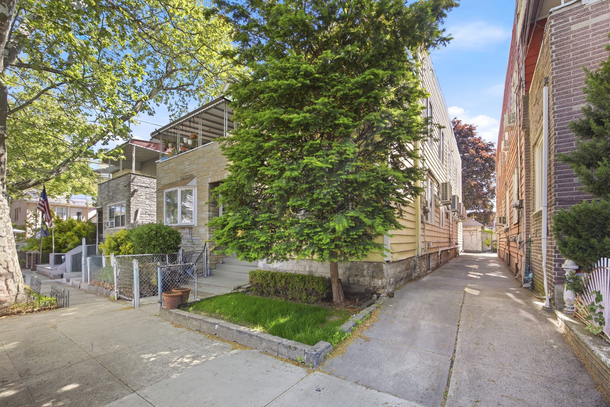  1077 E36th Street - 物件實景