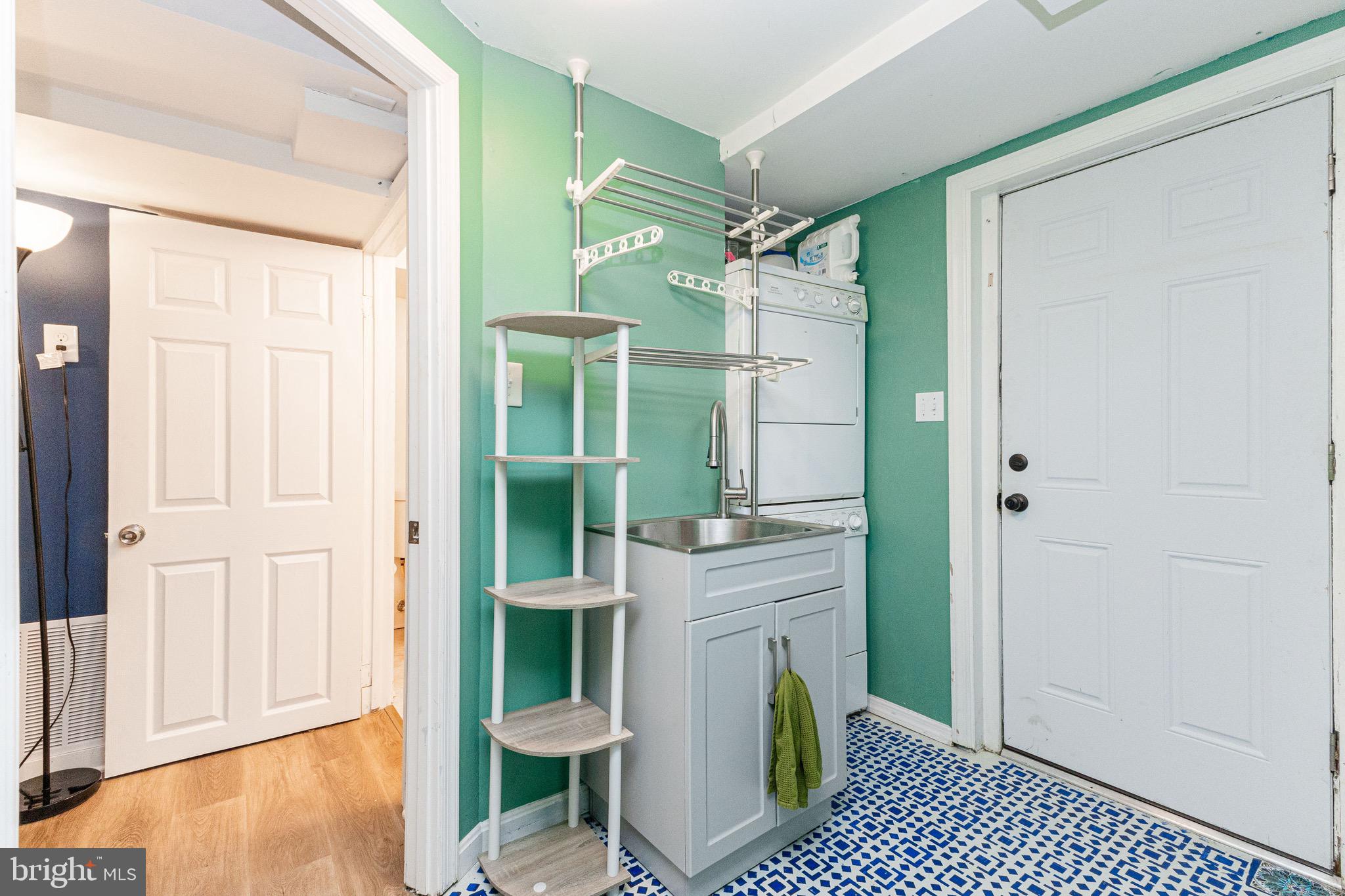 Alexandria, Virginia, 22307, United States, 2 Bedrooms Bedrooms, ,2 BathroomsBathrooms,Residential,For Sale,1937087