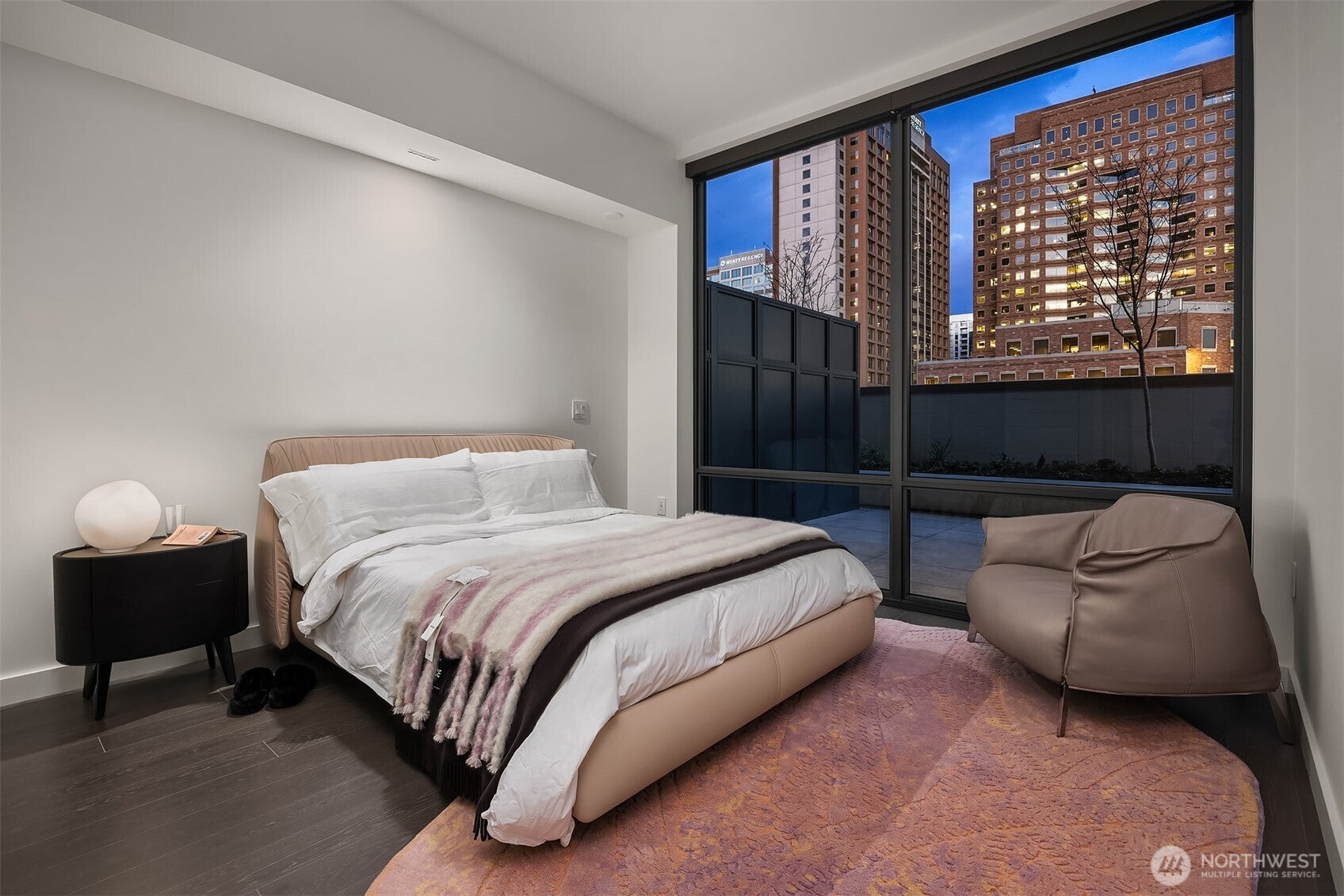 Bellevue, Washington, 98004, United States, 1 Bedroom Bedrooms, ,1 BathroomBathrooms,Residential,For Sale,1987497