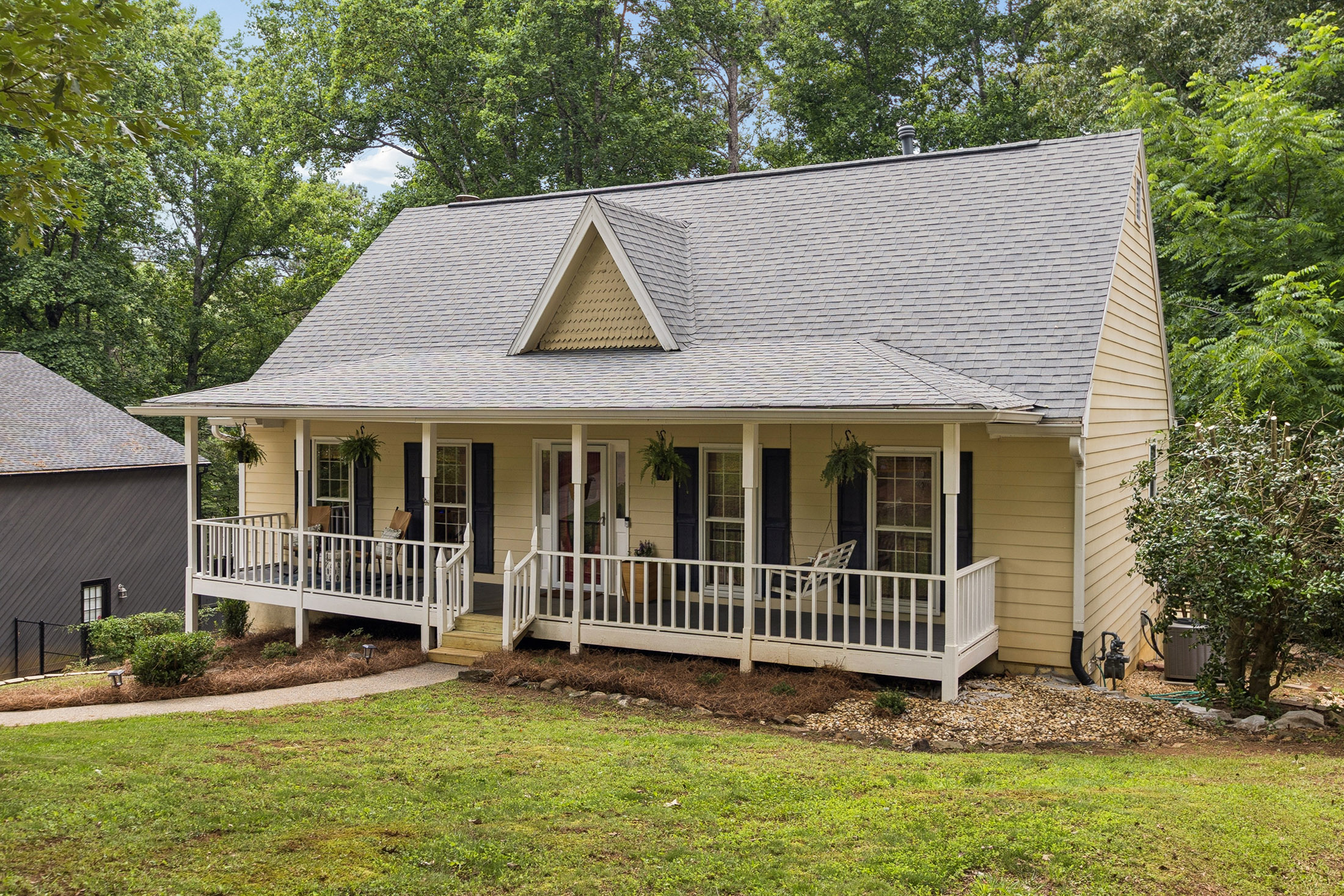  Charming Cape Cod Home Blends Comfort, Functionality and Location - 物件實景