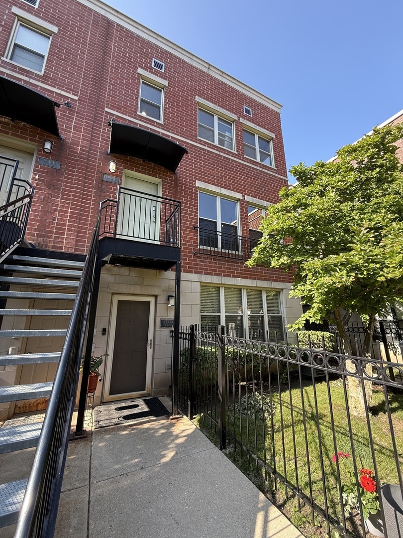 Chicago, Illinois, 60610, United States, 3 Bedrooms Bedrooms, ,3 BathroomsBathrooms,Residential,For Sale,1928687
