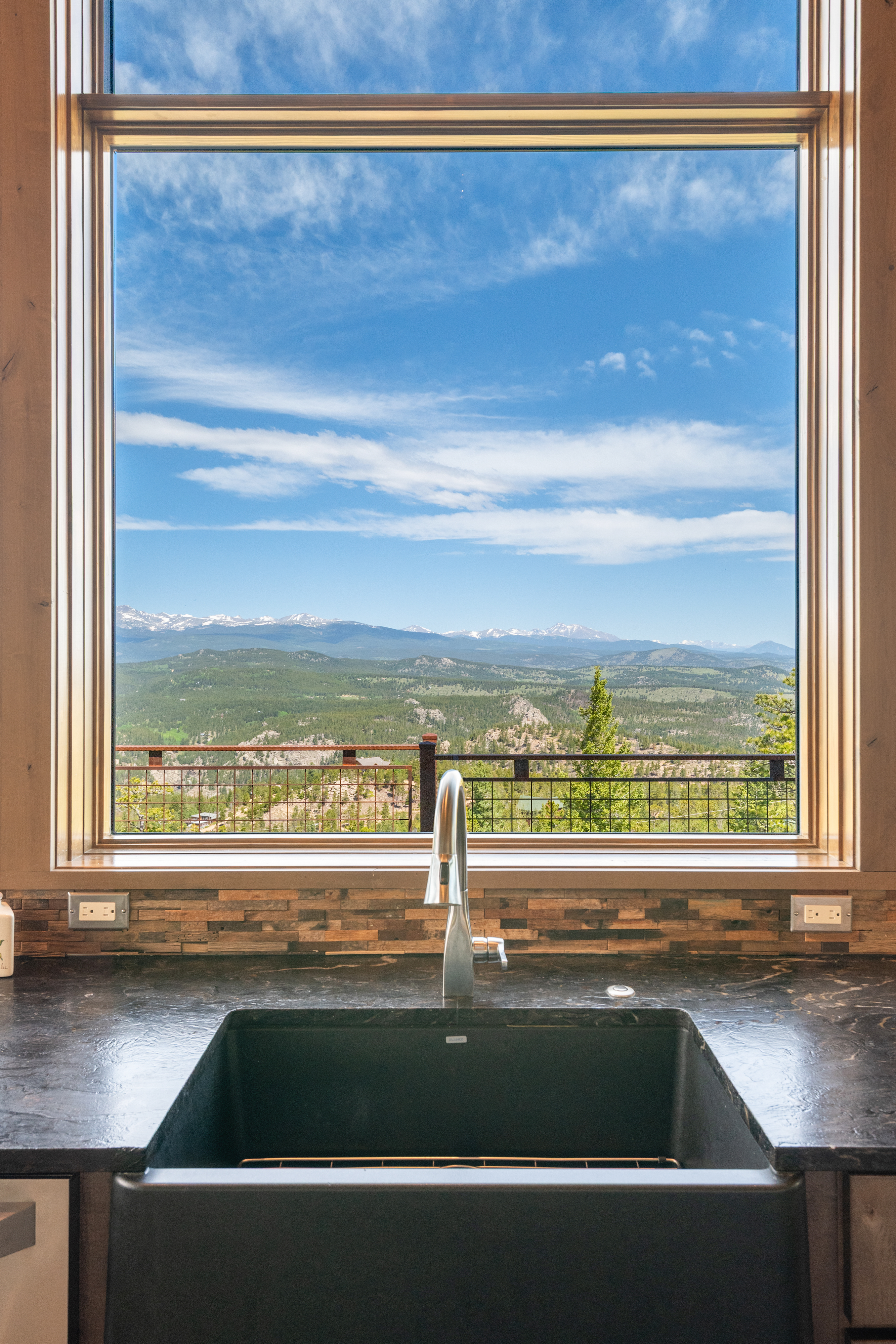  Custom Retreat with Unobstructed Views - 物件實景