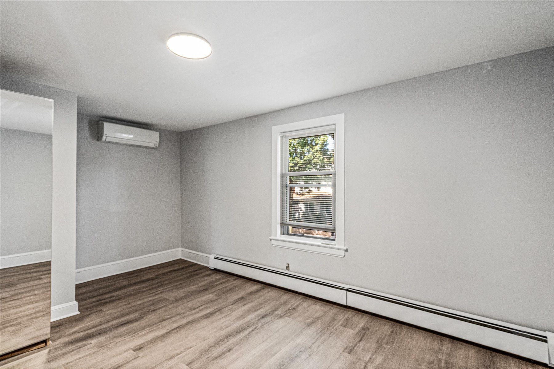 209-72 45th Drive, Bayside, NY, 11361 - 物件實景