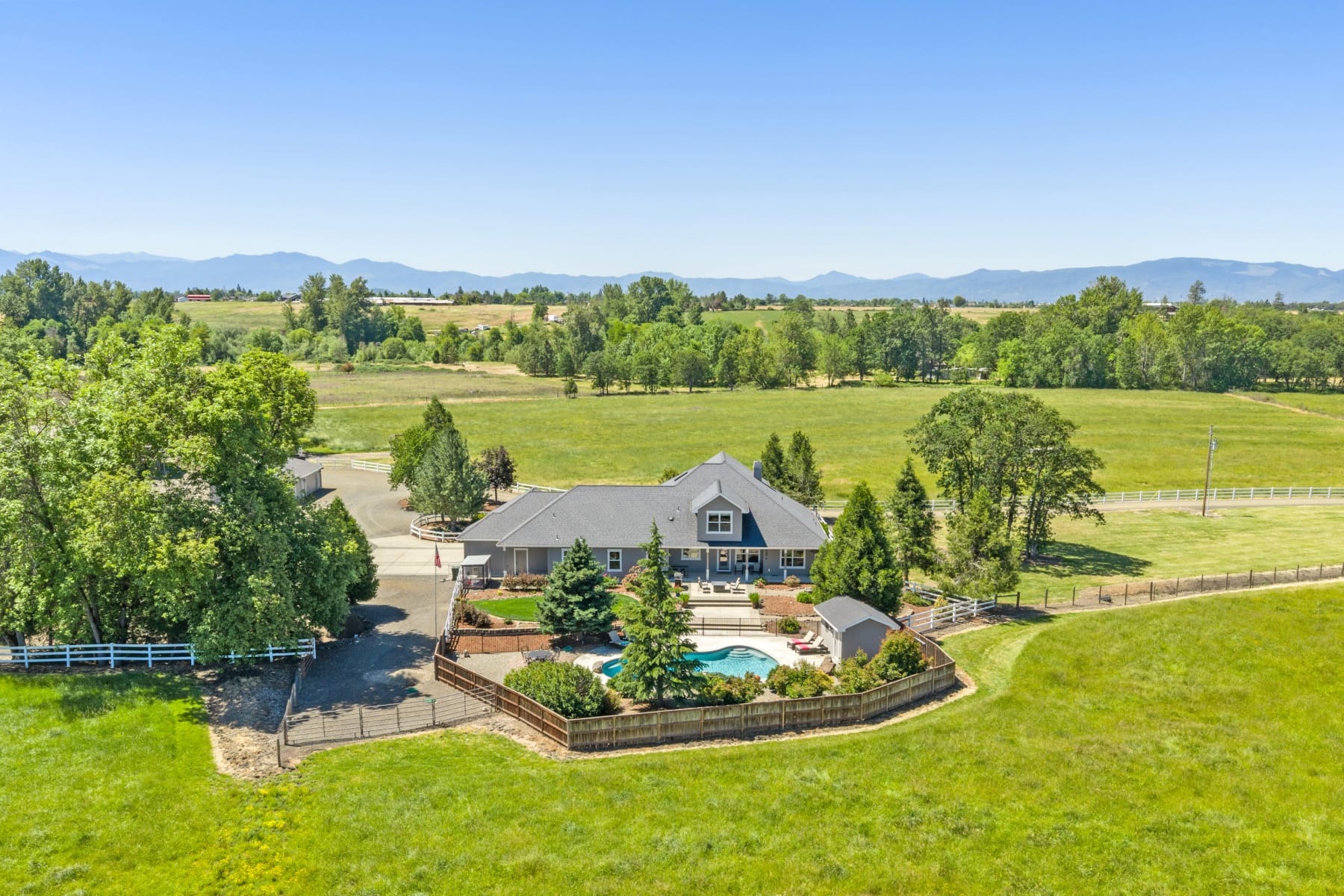  163 Hidden Valley Drive Eagle Point, OR 97524 - 物件實景