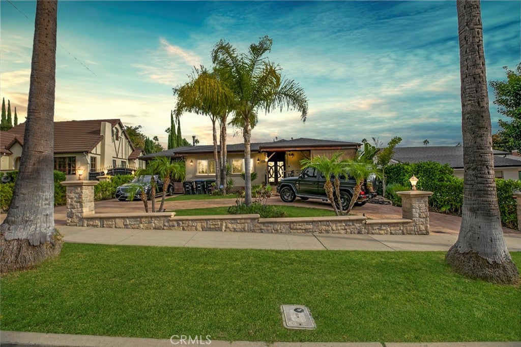 Glendale, California, 91201, United States, 4 Bedrooms Bedrooms, ,5 BathroomsBathrooms,Residential,For Sale,1969452