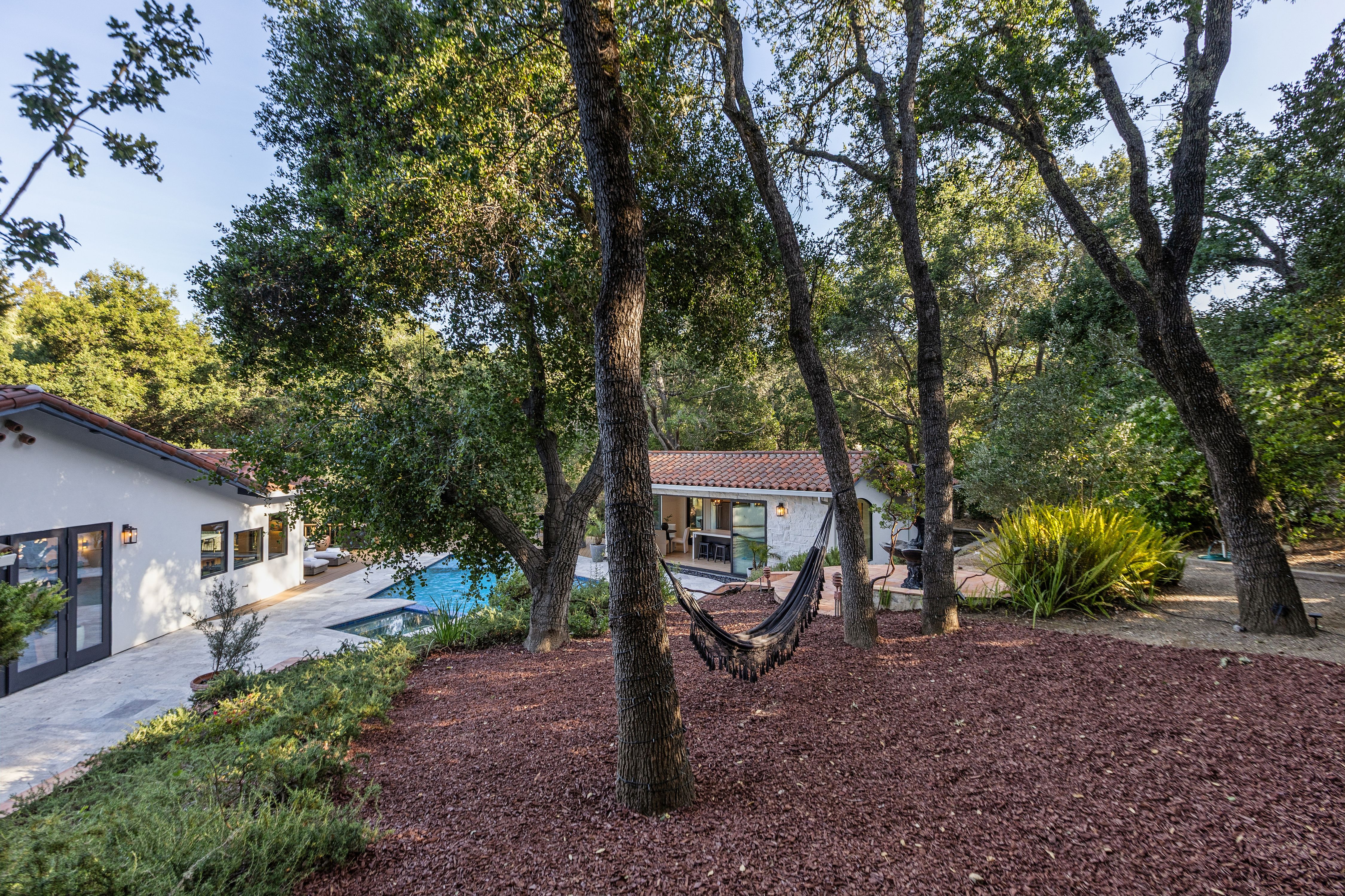  Private Gated Sanctuary With Expansive Outdoor Living - 物件實景